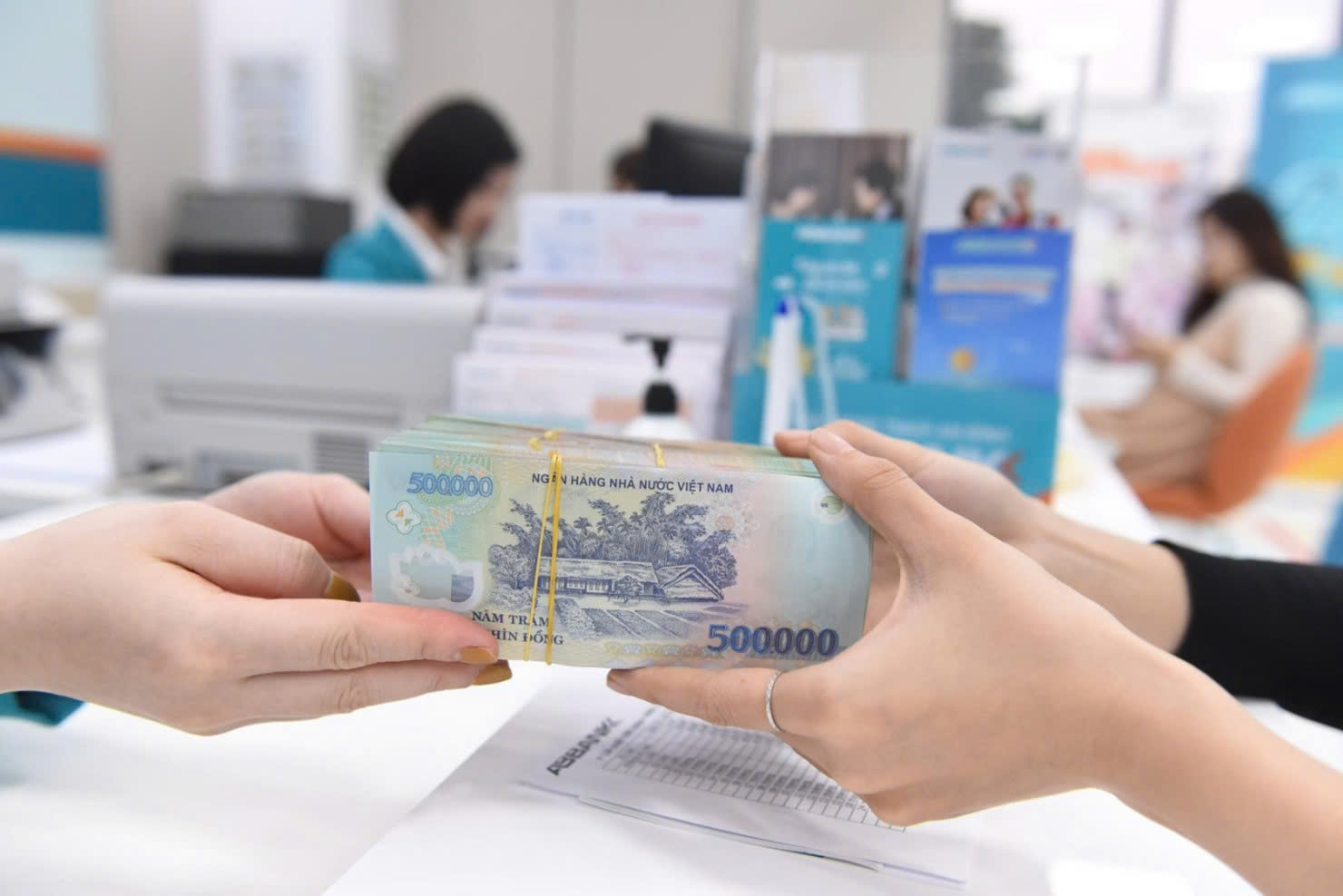 Lãi Suất Gửi Tiết Kiệm Ngân Hàng Nào Cao Nhất Hiện Nay? 