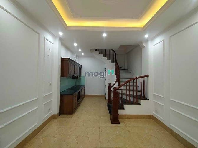 Bán Nhà Dân Xây 33m² giá 4.5 tỷ Thạch Bàn - Ô Tô Đỗ Cửa