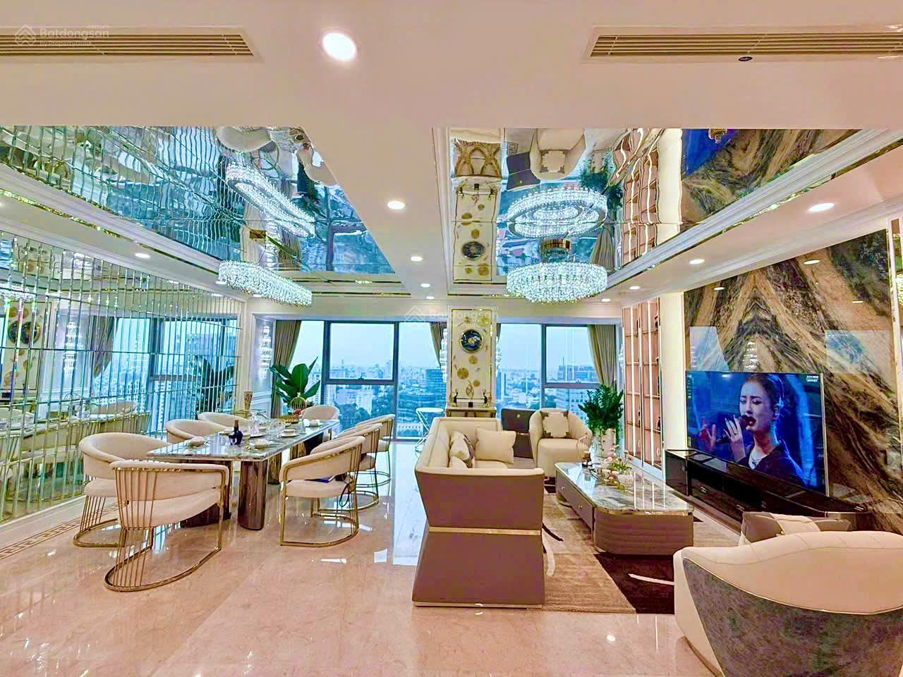 Căn hộ Vinhomes Đồng Khởi Quận 1 205m² giá 60 tỷ - View Nhà thờ Đức Bà và Landmark 81