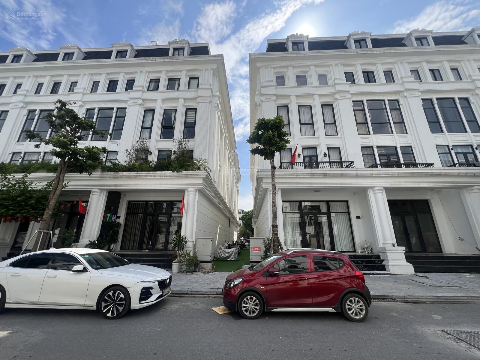 Townhouse Louis City Hoàng Mai 115m² giá 34 tỷ - Bán gấp 2 căn xẻ khe 3 mặt thoáng!