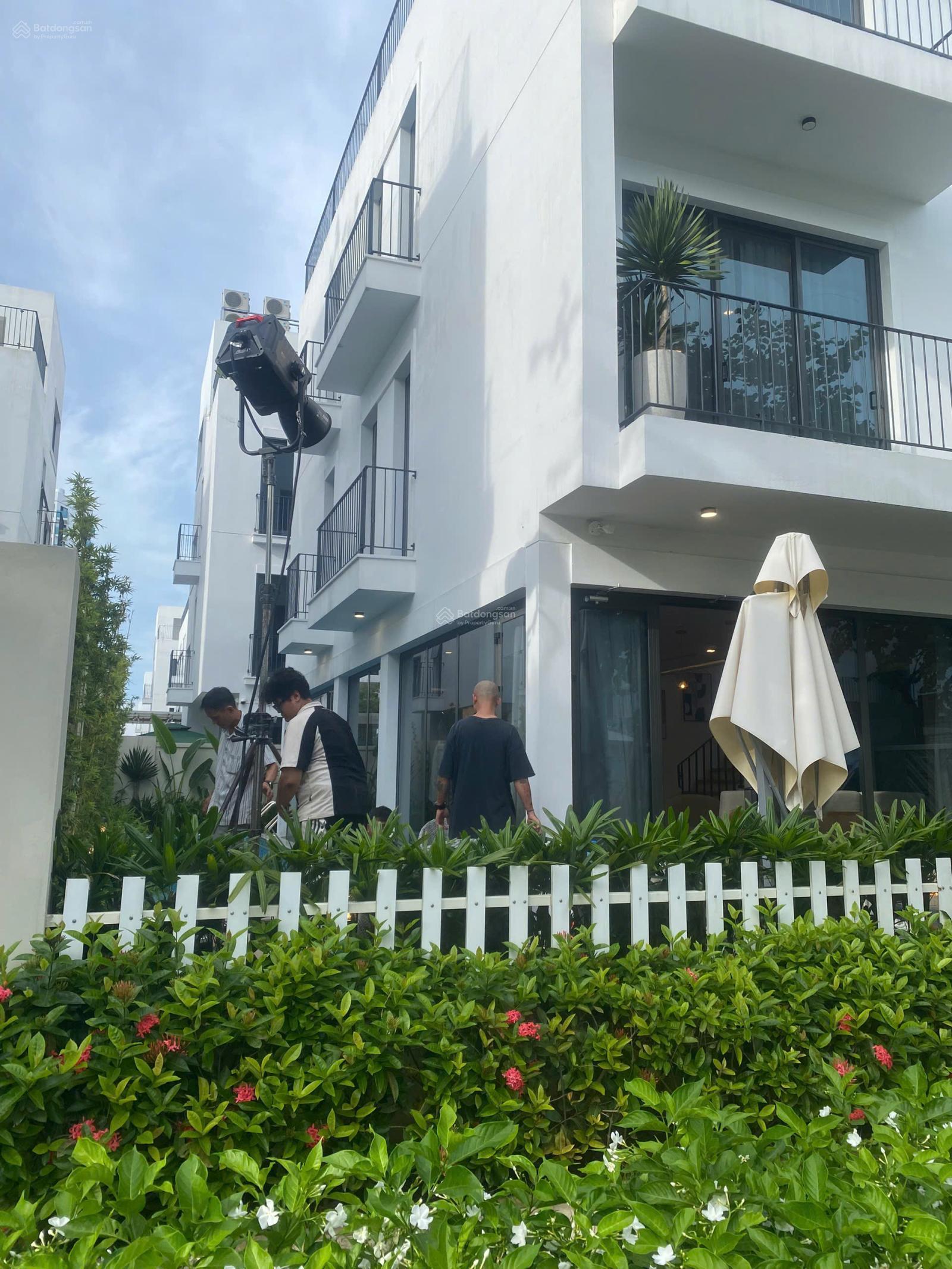 Bán biệt thự song lập mặt biển Vlasta Sầm Sơn, 198m² giá 10.5 tỷ - Sổ đỏ lâu dài