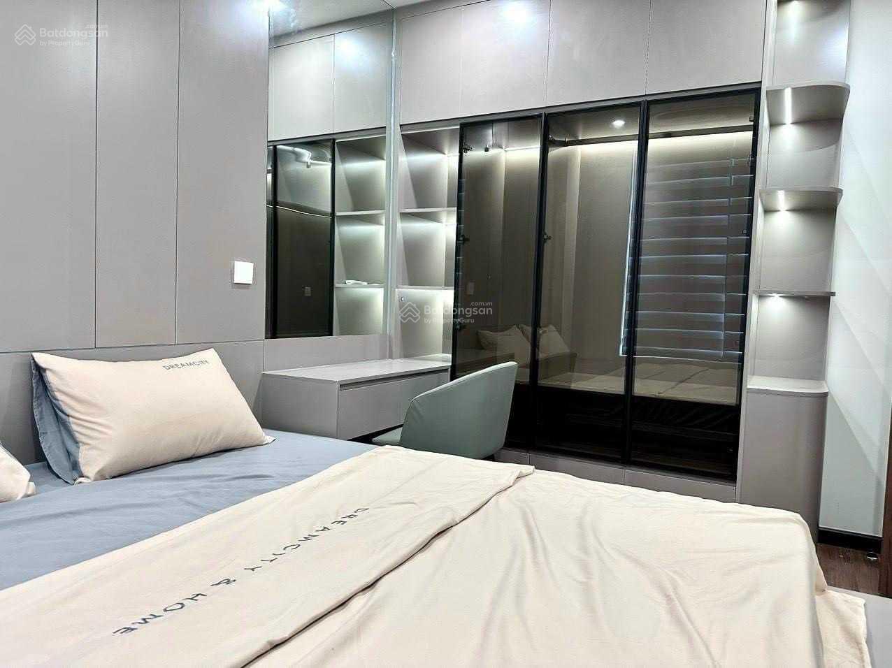 Căn hộ 2PN Rivera Park Hà Nội 72m² giá 5.9 tỷ - Đầy đủ nội thất, view bể bơi