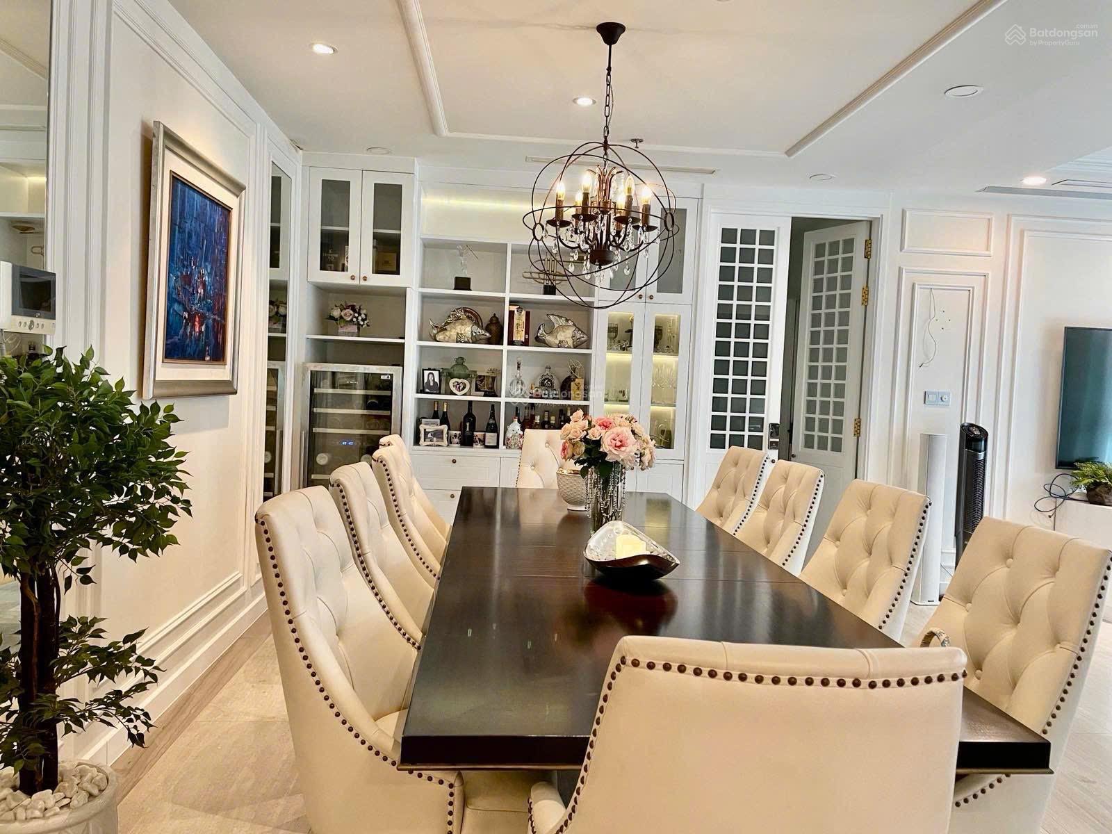 Căn hộ Vinhomes Đồng Khởi Quận 1 190m² giá 93 triệu - View hồ bơi thoáng mát