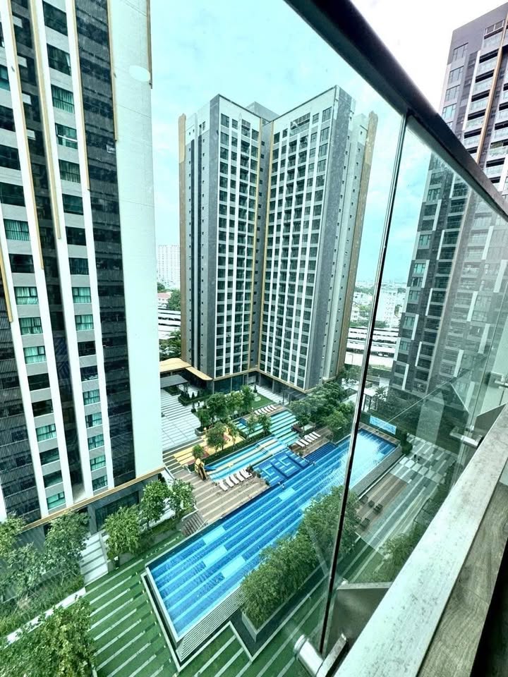 Căn hộ cao cấp DE LA SOL Quận 4 84m² giá 10.5 tỷ - View hồ bơi tuyệt đẹp!