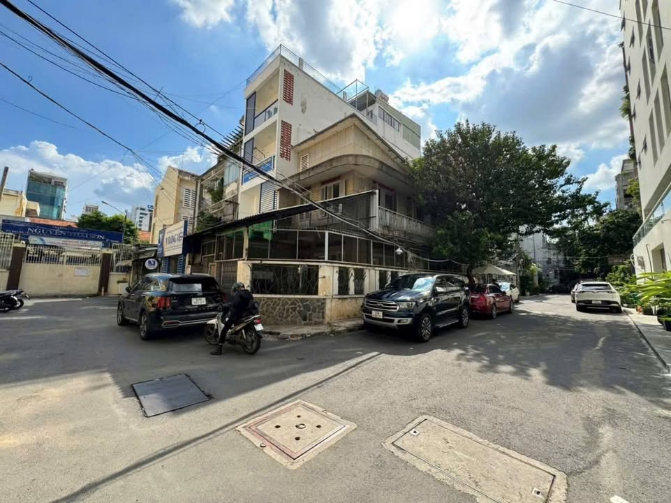 Đất góc 2MT Hai Bà Trưng Quận 3 240m² - Đường to ô tô