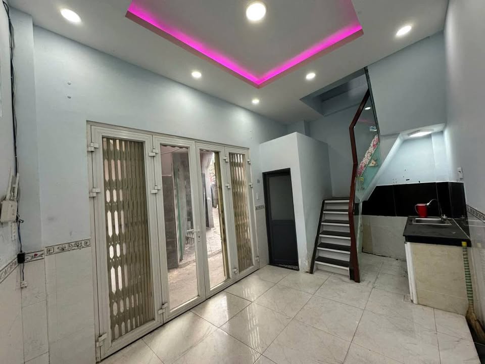 Nhà 19m² 3 Tầng, 2PN, P1 Q8 - Sổ Hồng Riêng, Giá 2.25 Tỷ TL