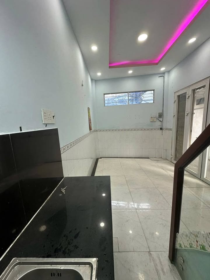 Nhà 19m² 3 Tầng, 2PN, P1 Q8 - Sổ Hồng Riêng, Giá 2.25 Tỷ TL