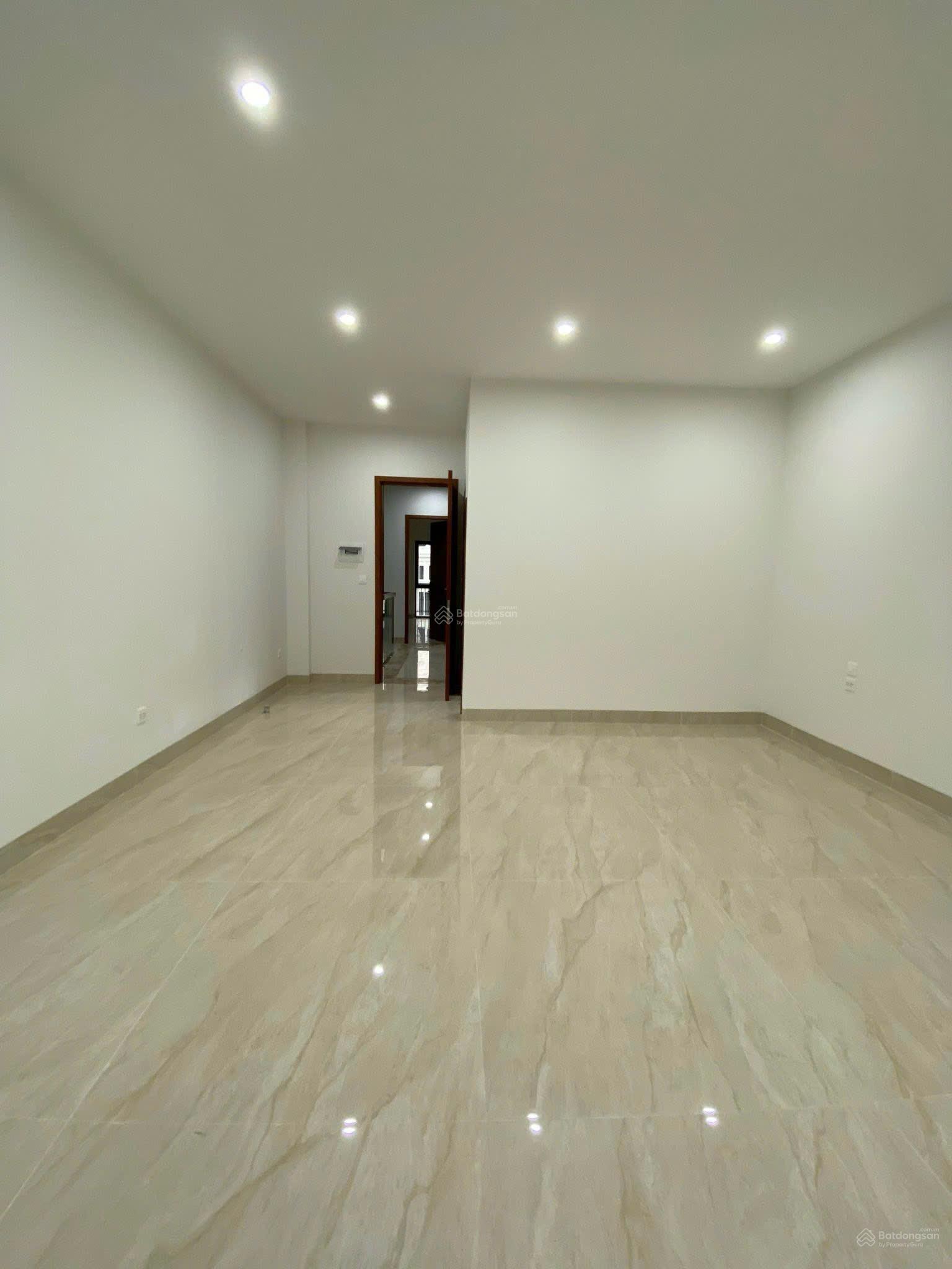 Nhà Phố Louis City Hoàng Mai 112m² - Mặt tiền kinh doanh, thang máy 5 tầng.