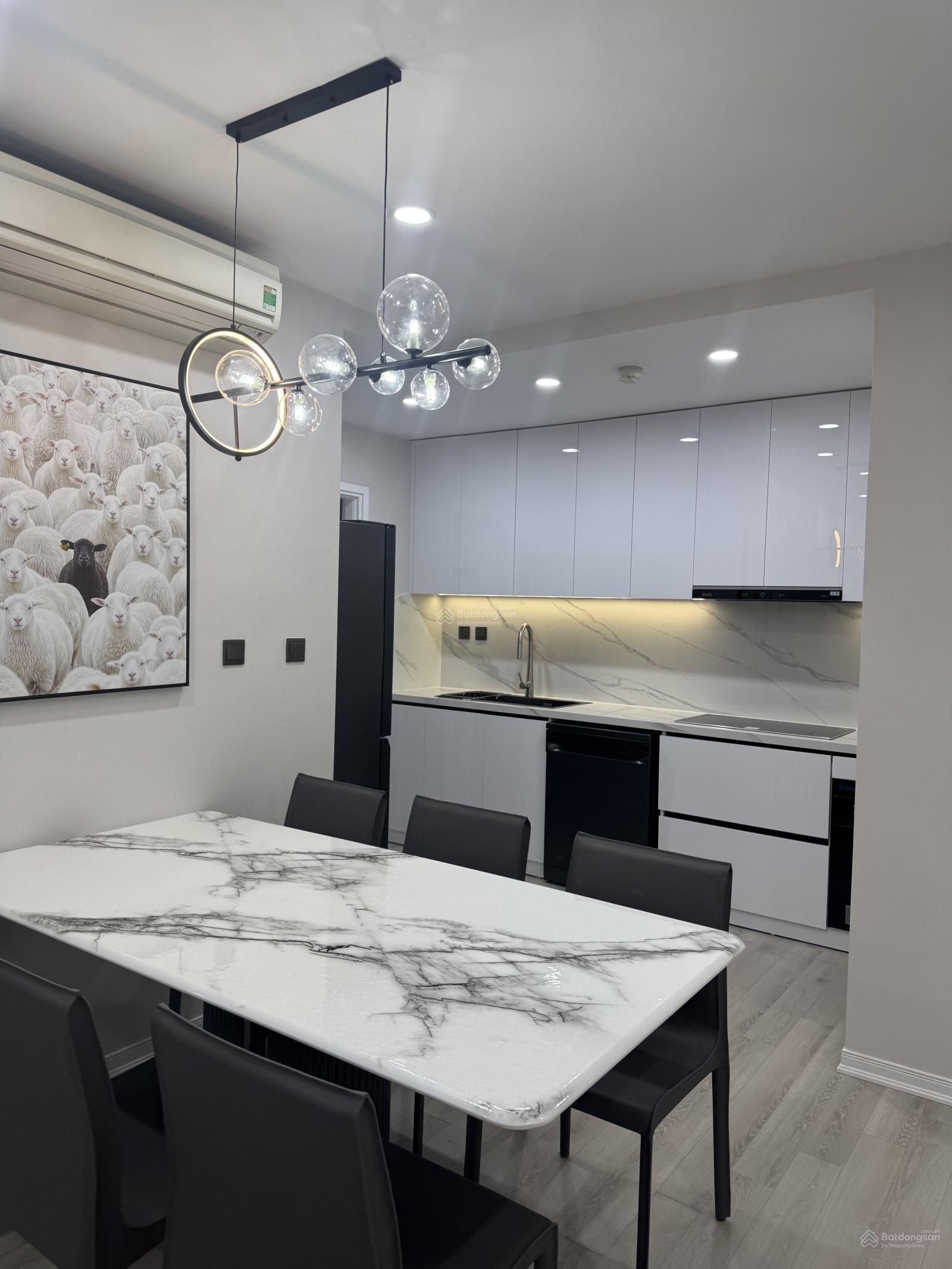 Cho thuê căn hộ Mandarin Garden, Cầu Giấy - 95m², 2PN, Sẵn Sàng Ở Ngay!