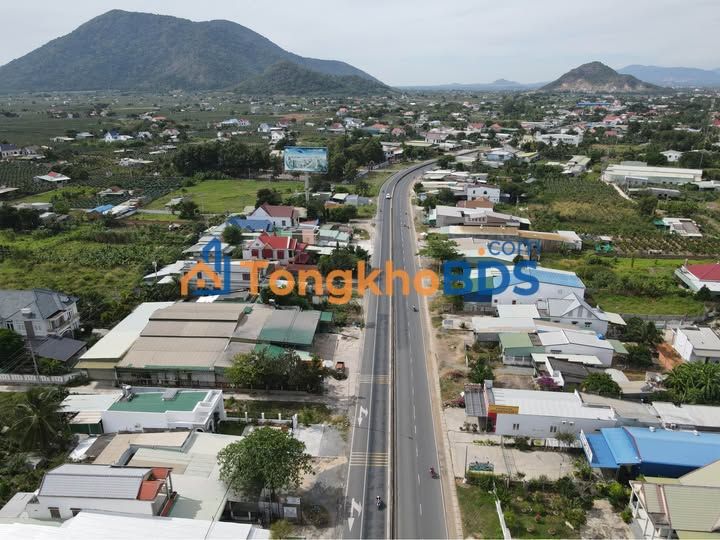 Kho xưởng thanh long Hàm Minh 4000m² diện tích lớn