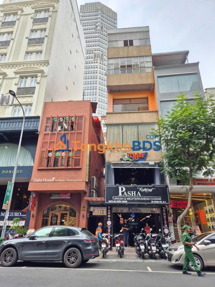 Nhà phố mặt tiền Đông Du Q1 94m² giá 130 tỷ - Đầu tư sinh lời