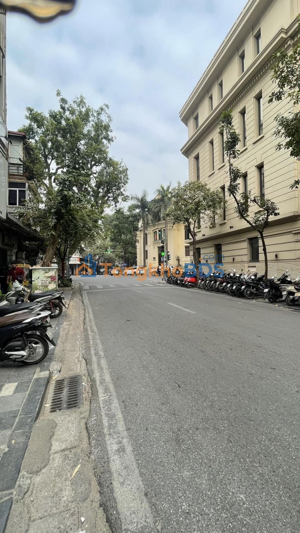 Nhà phố Hàng Vôi 25m² 20.5 tỷ - Chính chủ bán góc ngã tư