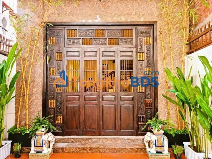 Nhà riêng Nguyễn Ngọc Phương 102m² 3 tầng - Ô tô vào tận nhà