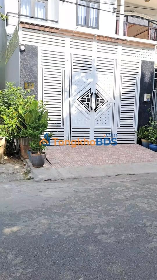 Nhà 3 tầng Phú Hữu Quận 9 95m² ô tô vào tận nhà