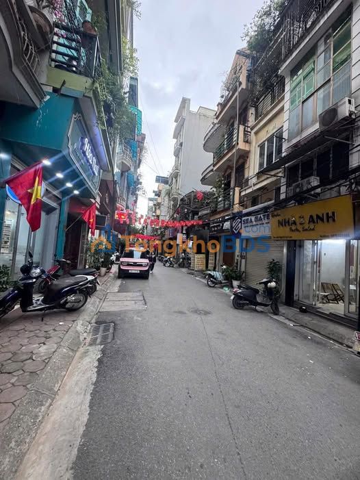Nhà lô góc Cát Linh 25m² ô tô vào nhà kinh doanh tốt