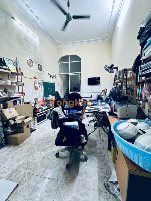 Đất tặng nhà Trung Kính 50m² 8.3 tỷ - Vị trí cực đẹp!