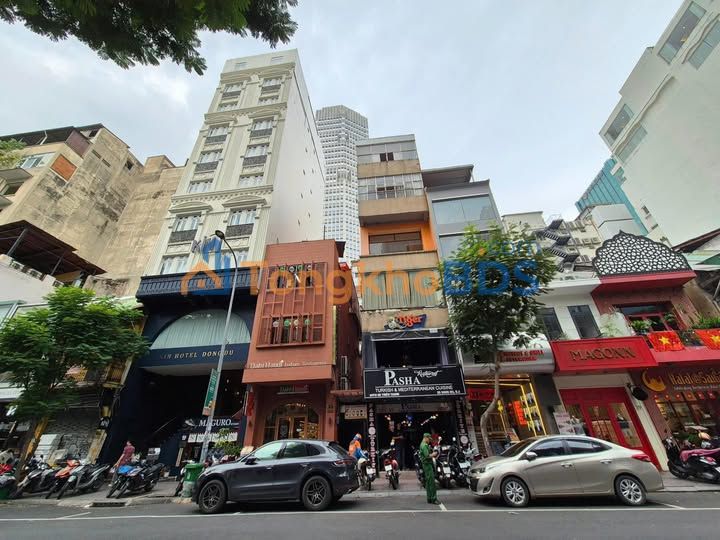 Nhà mặt tiền Đông Du Q1 50m² - Mặt tiền kinh doanh