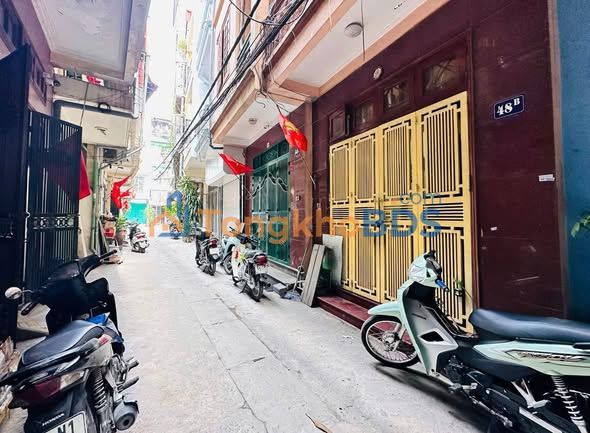 Nhà riêng Cầu Giấy 40m² - Ô tô vào tận nhà, vị trí cực đẹp