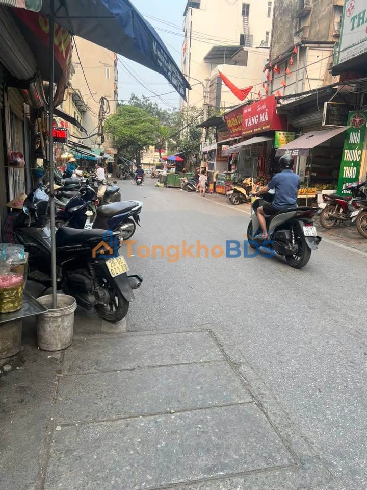 Văn phòng Phố 8/3 Hai Bà Trưng 400m² – Vị trí trung tâm