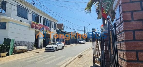 Nhà phố Thị trấn Lạc Dương 200m² giá 6.6 tỷ - Kinh doanh tốt!