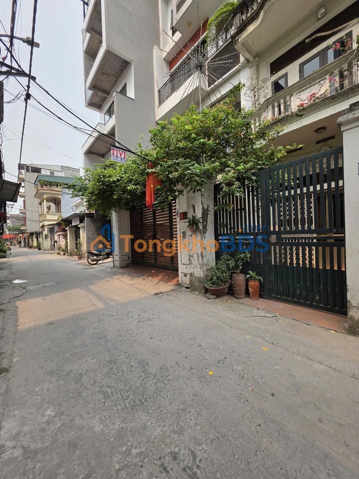 Nhà riêng Long Biên 105m² giá 16 tỷ - Ô tô vào tận nhà!
