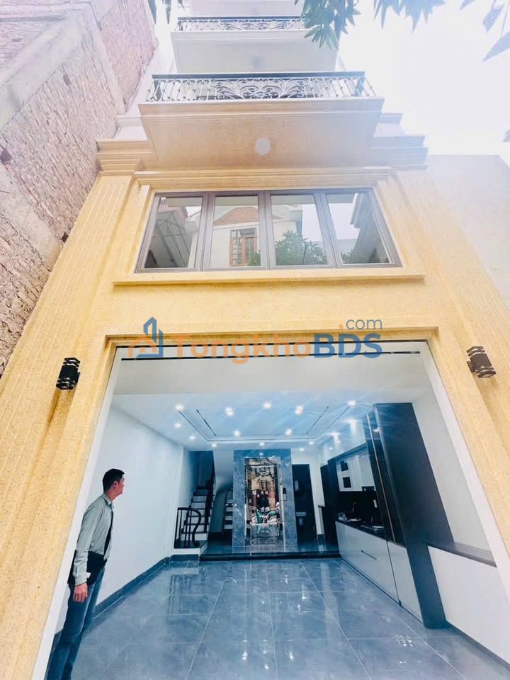 Nhà lô góc Long Biên 52m² 6 tầng ô tô vào tận nhà