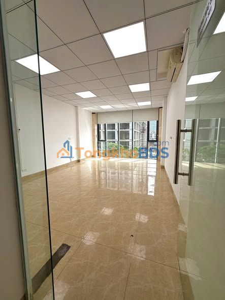 Văn phòng Nguyễn Xiển 65m² 9 triệu - View thoáng