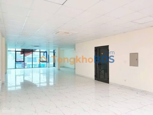 Văn phòng Khúc Thừa Dụ 110m² - Vị trí trung tâm