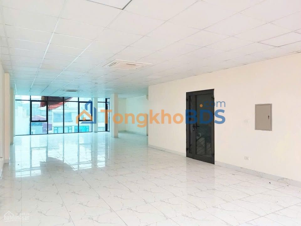 Văn phòng mặt phố Khúc Thừa Dụ 110m² - Vị trí trung tâm