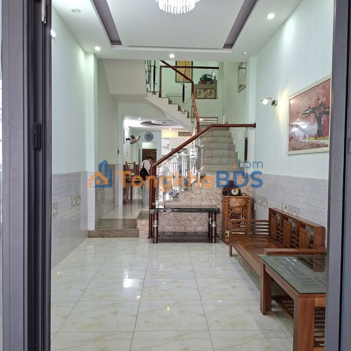 Nhà 3 tầng Bùi Tá Hán 80m² 15 triệu - Full nội thất