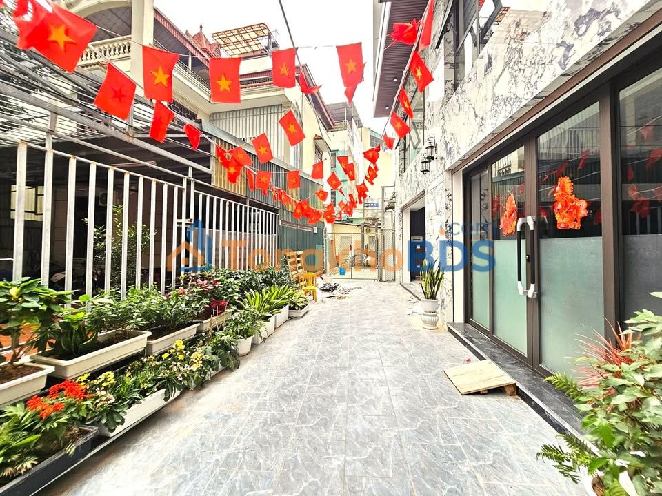 Nhà phố Cổ Linh 50m² giá 11.6 tỷ - Ô tô đỗ cửa, sẵn sàng ở ngay!