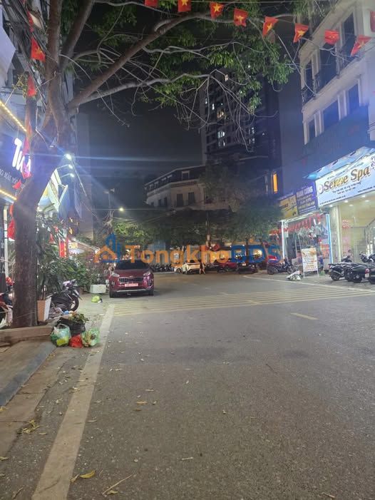 Tòa nhà văn phòng Nguyễn Văn Cừ 88m² - Vị trí trung tâm