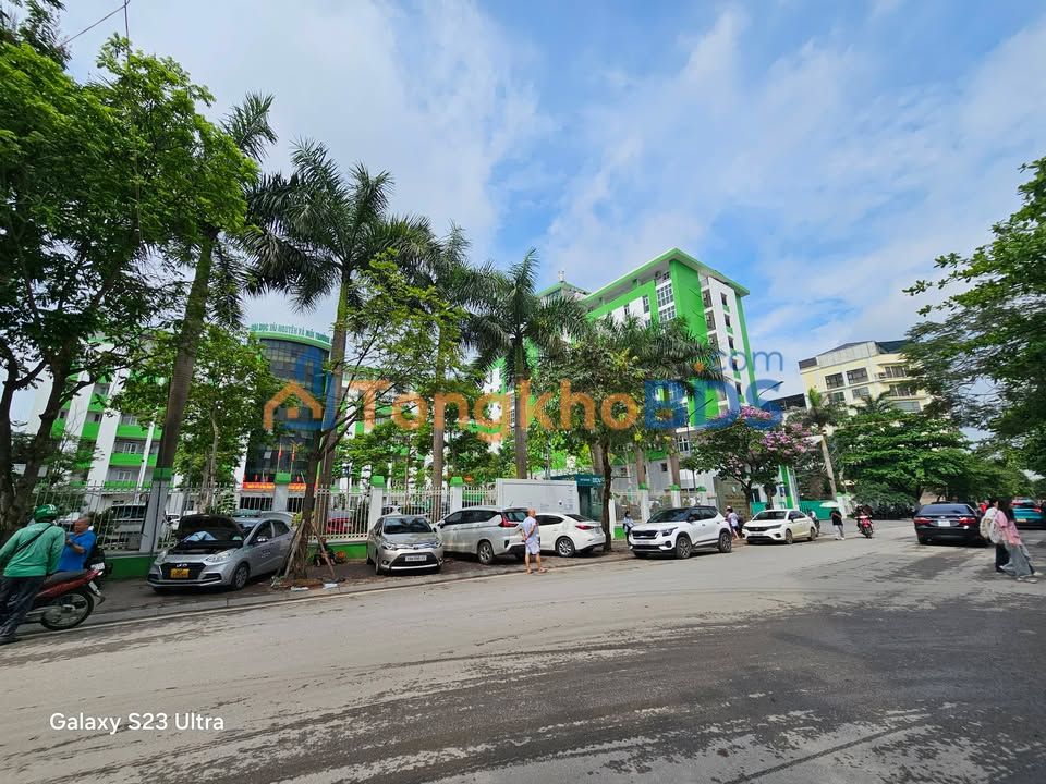 Nhà phân lô Phú Diễn 93m² ô tô vào tận nhà, thang máy