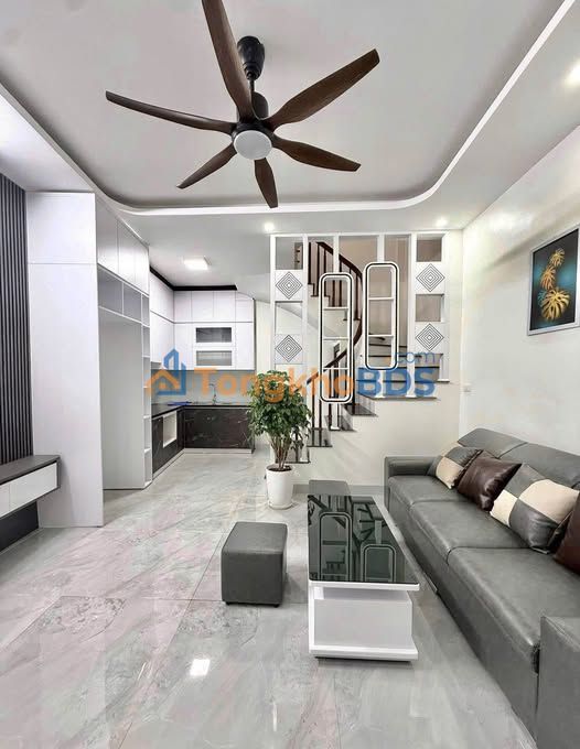 Nhà riêng Phạm Văn Đồng 35m2 5 tầng - Sổ đỏ chính chủ