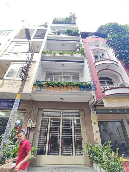 Nhà phố Quận 4 65m² đối diện Riva Park - Đầu tư sinh lời