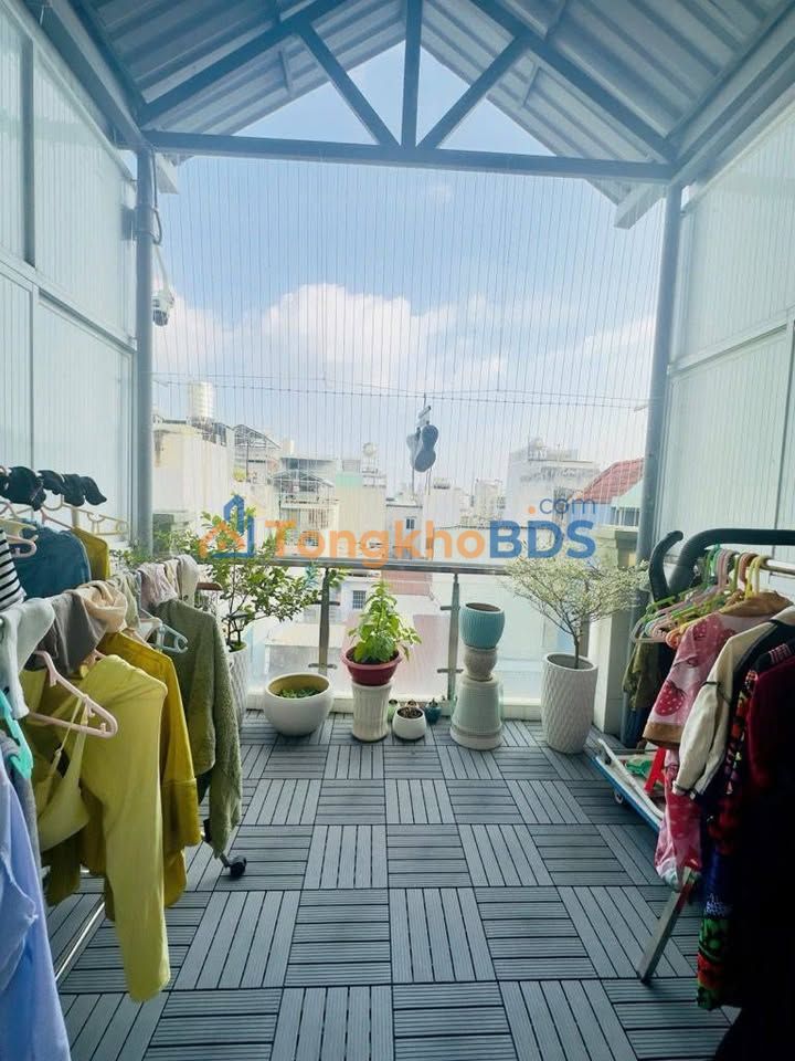 Nhà 5 tầng Đoàn Văn Bơ Q4 25m2 - Sẵn sàng ở ngay