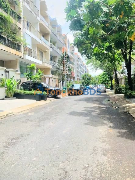 Nhà Phố Him Lam Quận 7 100m² 32.2 tỷ - Vị trí đắc địa, đẳng cấp!