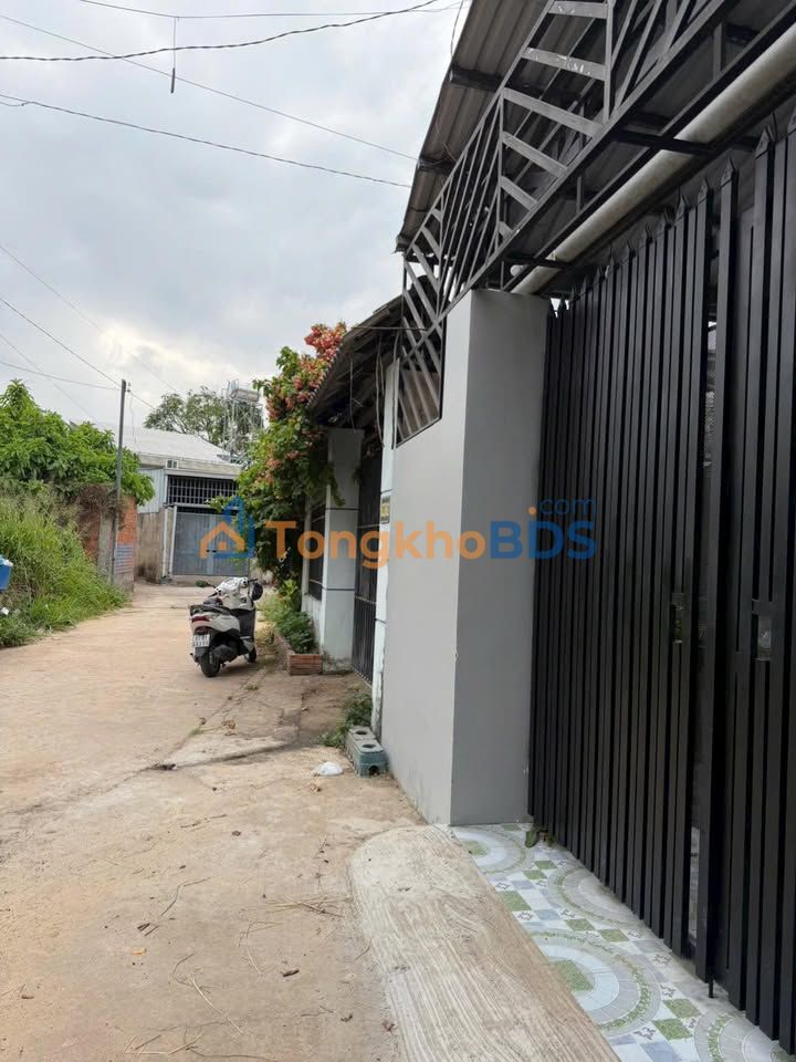 Nhà riêng Tương Bình Hiệp 186m² 2.2 tỷ - Sẵn sàng ở ngay