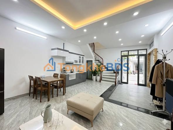 Nhà riêng Văn Cao Ba Đình 42m² gần Hồ Tây - Sẵn sàng ở ngay