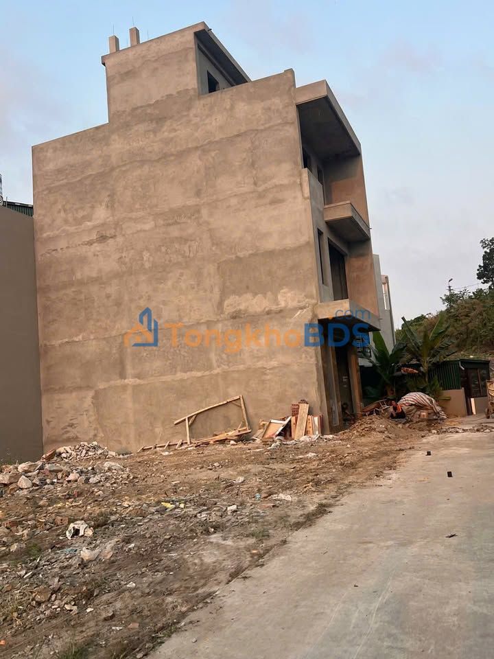Nhà 3 tầng Cột 8 Hạ Long 58m² - Thiết kế hiện đại
