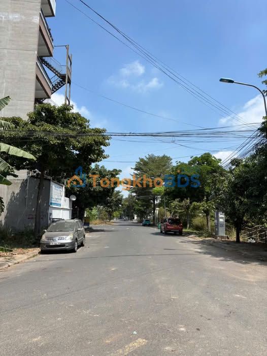 Đất nền Phú Hữu Q9 104m² giá 9 tỷ - Sổ đỏ chính chủ, xây tự do!