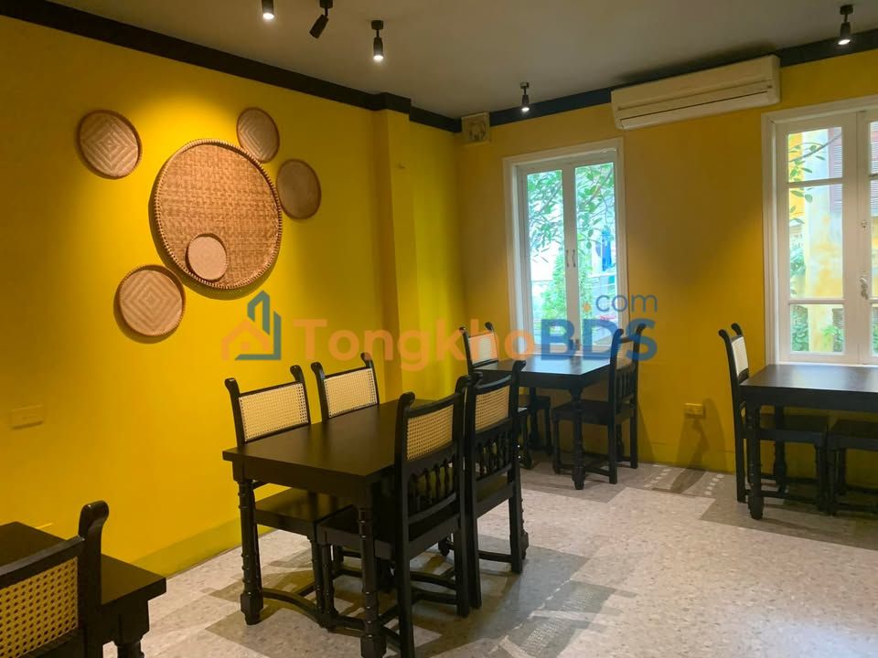 Nhà mặt phố Hào Nam Đống Đa 70m² - Mặt tiền kinh doanh