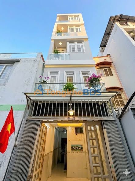 Nhà hẻm xe hơi Đoàn Văn Bơ Q4 26m² chính chủ bán