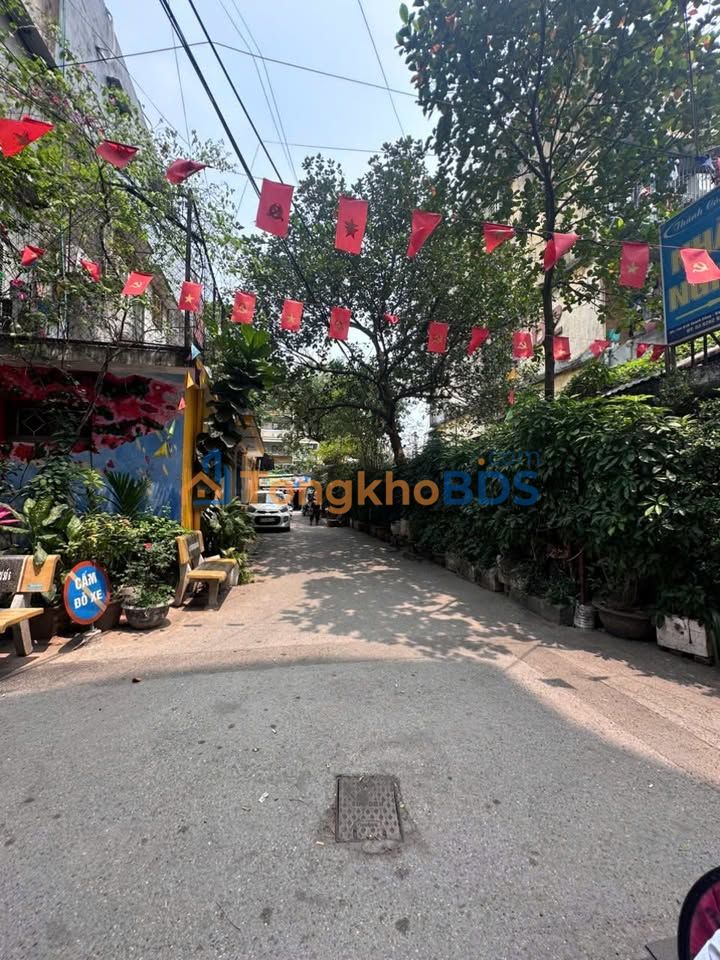 Nhà phân lô Thành Công Ba Đình 50m² ô tô đỗ cửa