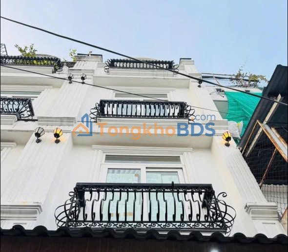 Nhà phố Đoàn Văn Bơ Q4 33m² giá 5.699 tỷ - Sẵn sàng ở