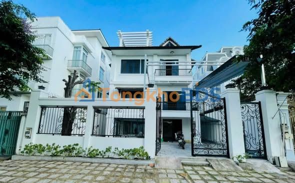 Biệt thự KDC Tấn Trường Quận 7 240m² 31.2 tỷ - Vị trí đẹp view sông