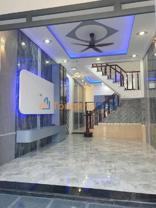 Nhà phố P. Dĩ An 77m² đường 10m ô tô vào tận nhà