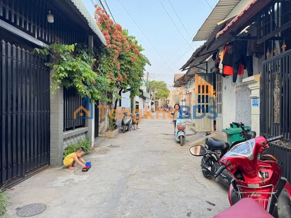 Nhà phố Dĩ An 96m² giá 3.9 tỷ - Vị trí đẹp giá tốt!