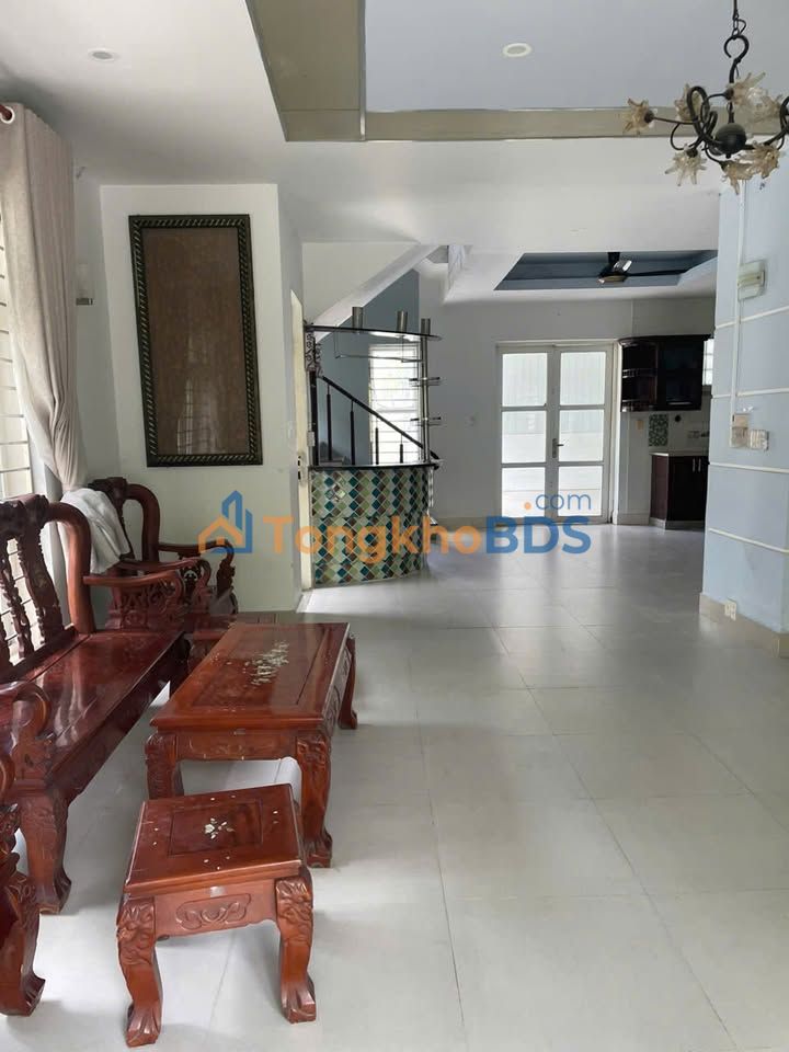 Nhà phố Khu biệt thự Tuyết Anh 230m² giá 6.6 tỷ - Vị trí đắc địa