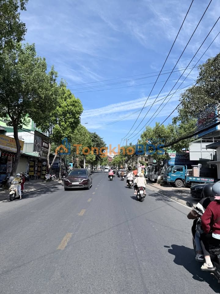 Nhà phố hẻm xe hơi Lữ Gia Đà Lạt 90m2 - Ô tô vào tận nhà